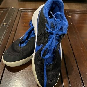 Nike Gym Shoes Boys Kids Basketball Blue Black Tennis Sneakers size 4